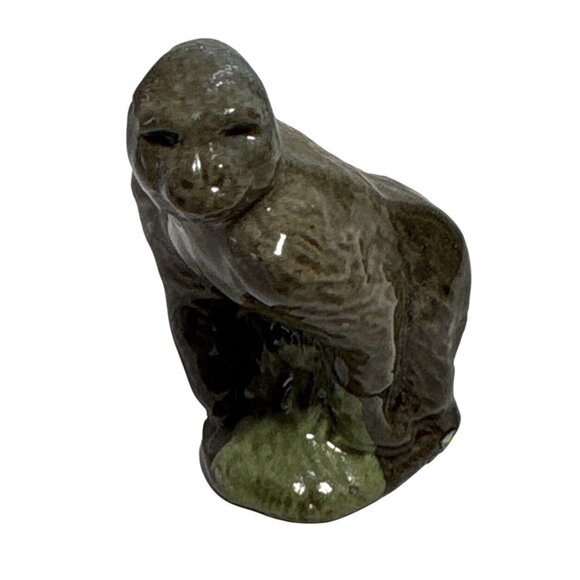 Wade England Ceramic Animal Gorilla Figurine Whimsies Red Rose Tea Gray - Picture 1 of 6